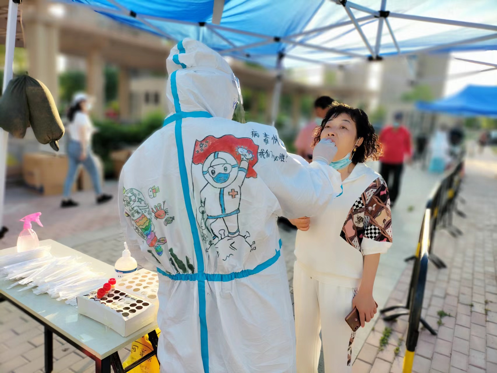 金桥战疫疫心为你全力守护金桥街道核酸检测的一天